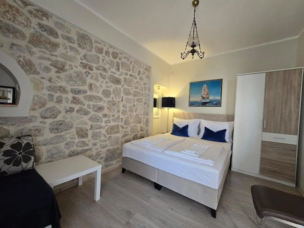 Apartments Katicin Poljana  Croazia